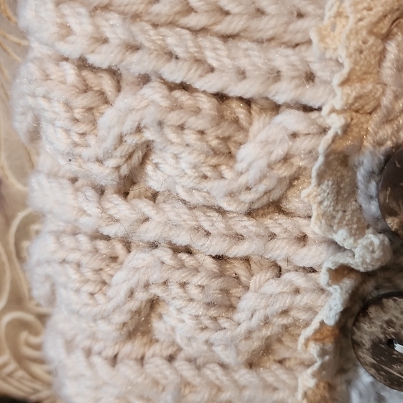 Knit Oatmeal winter head band with lace and buttons. - Picture 4 of 4